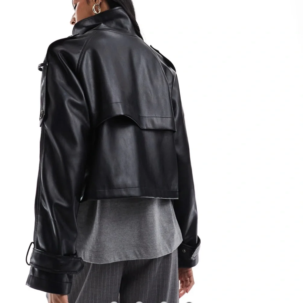 ASOS DESIGN funnel neck leather look short trench coat in black - Picture 2 of 5